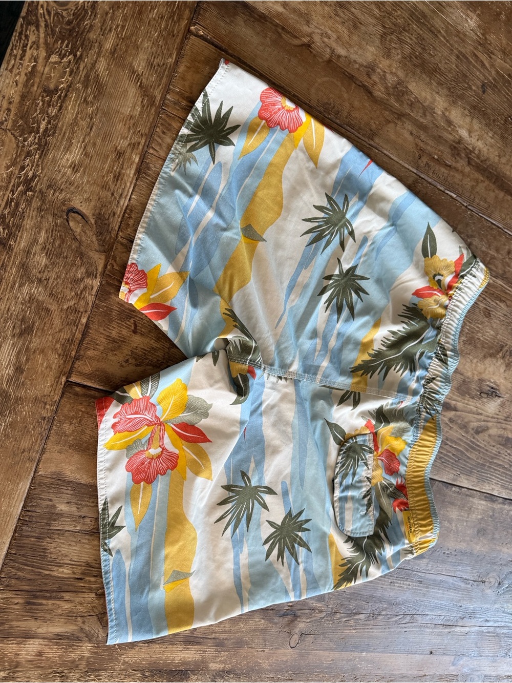 VISSLA Two-Tone Swim Shorts in Black and Light Gray